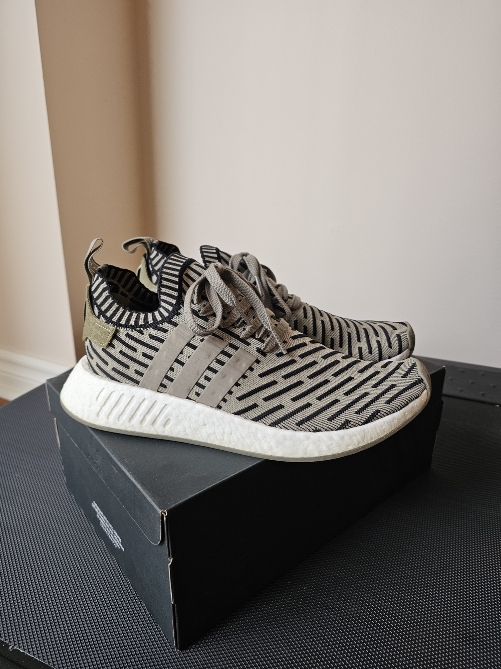 Adidas NMD R2 Primeknit - Picture 5 of 9